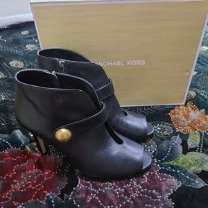 EUC Michael Kors Boots